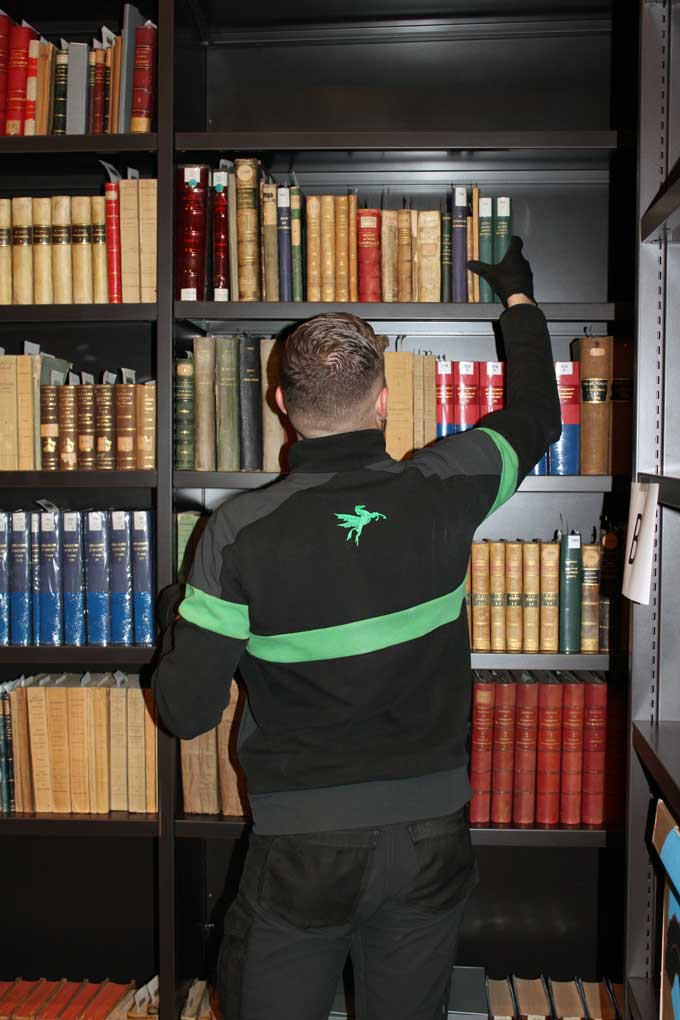 Déménagement des livres anciens de la bibliothèque de Carpentras