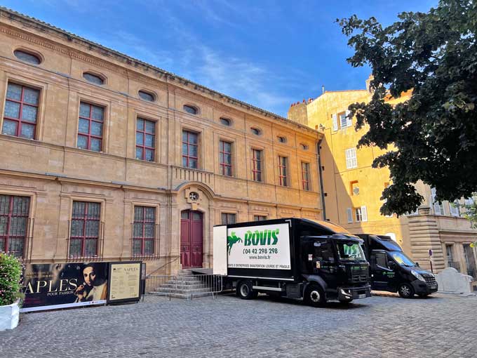 Nos camions oeuvres d'Art devant le musée Granet d'Aix en Provence