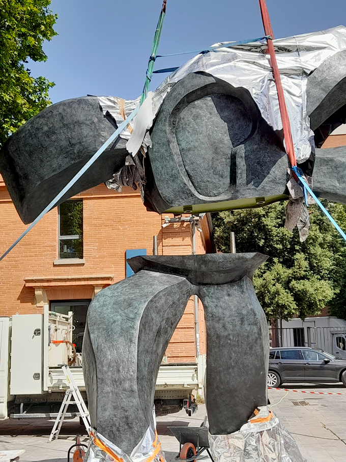 Manutention de sculptures à Toulouse
