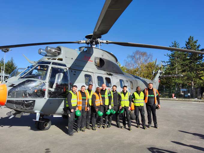 Equipes de manutention mobilisée pour l'héliportage