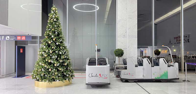 Installation de sapins de Noël dans les aéroports de Paris