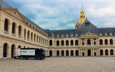 Heavy and Delicate Handling in Paris