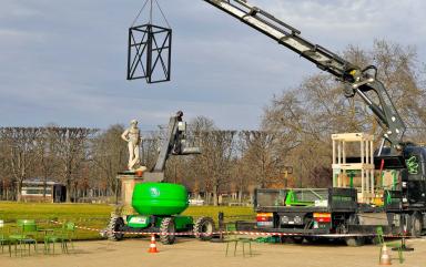 Manutention délicate et levage dans les Jardins des Tuileries à Paris