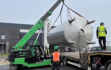 Transfert et manutention d'une cuve industrielle dans une brasserie du pays flamand