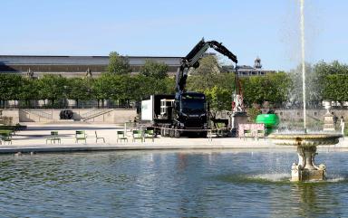 Manutention d’une sculpture monumentale au cœur de Paris