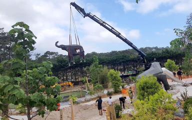 Manutention et grutage de sculptures monumentales à Lacanau 