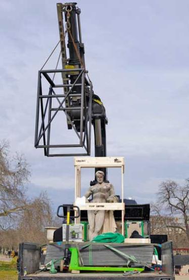 Manutention délicate et levage dans les Jardins des Tuileries à Paris