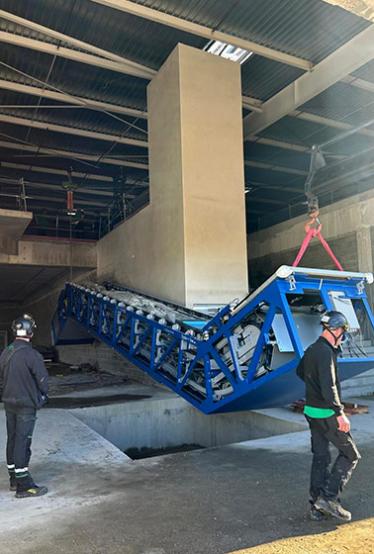 Manutention de deux escaliers mécaniques XXL à Saint-Orens ! 