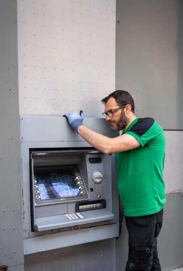 Delivery and Installation of an ATM in Versailles
