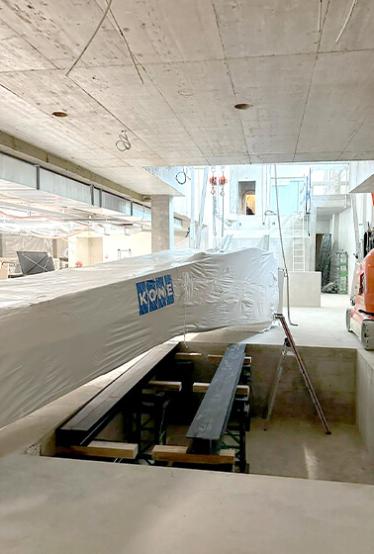 Manutention et installation d'escaliers mécaniques à Vernier en Suisse 