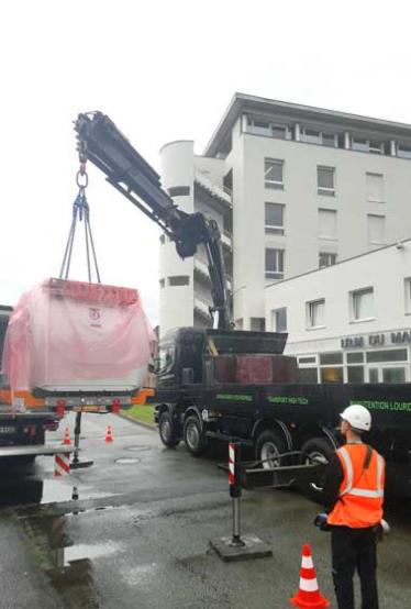 Grutage et manutention d’une IRM au Mans (72) 