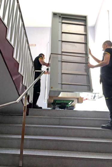 Bovis transfère une hotte à flux laminaire à l'Université polytechnique de Barcelone.