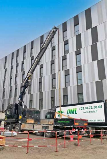 Manutention d’un TGBT au nouveau CHU de Caen (14)