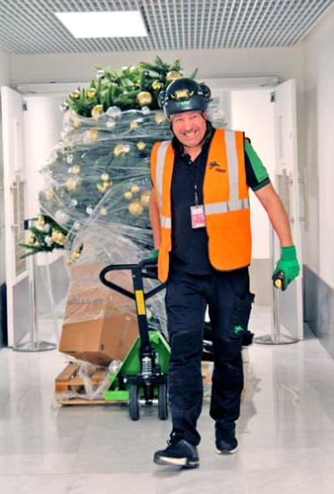 Logistique aéroportuaire à Paris pour les décorations de Noël