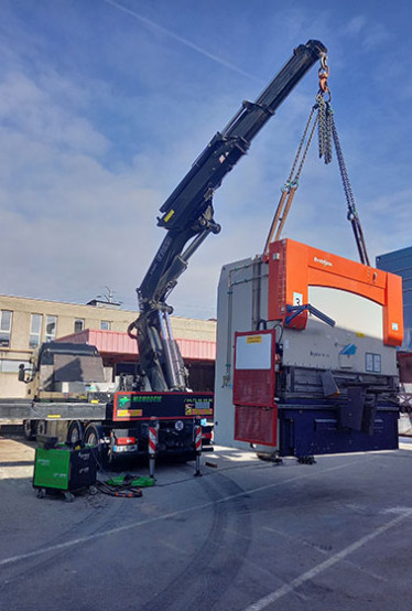 Handling a 12-Ton Press Near Lyon
