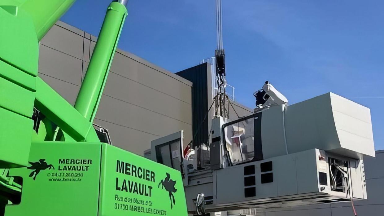 Handling and lifting of industrial presses 