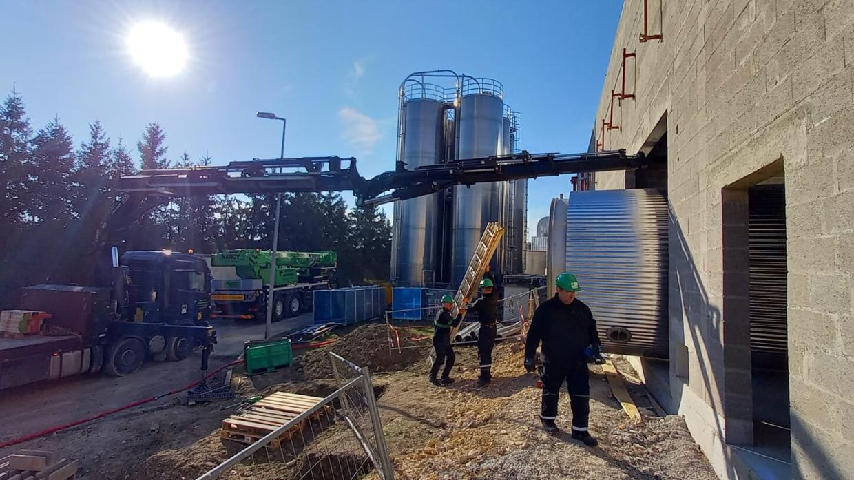 Manutention de cuves industrielles dans les Vosges