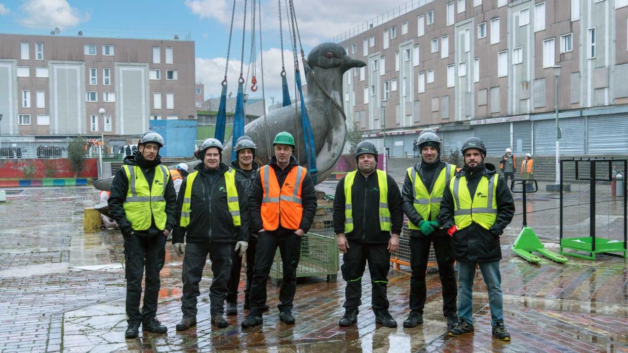 Handling of Two Monumental Pigeon Sculptures near Paris