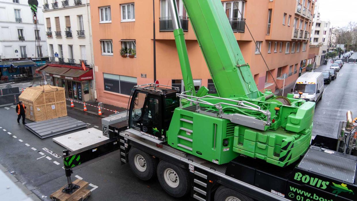 Handling and Installation of an MRI in Paris