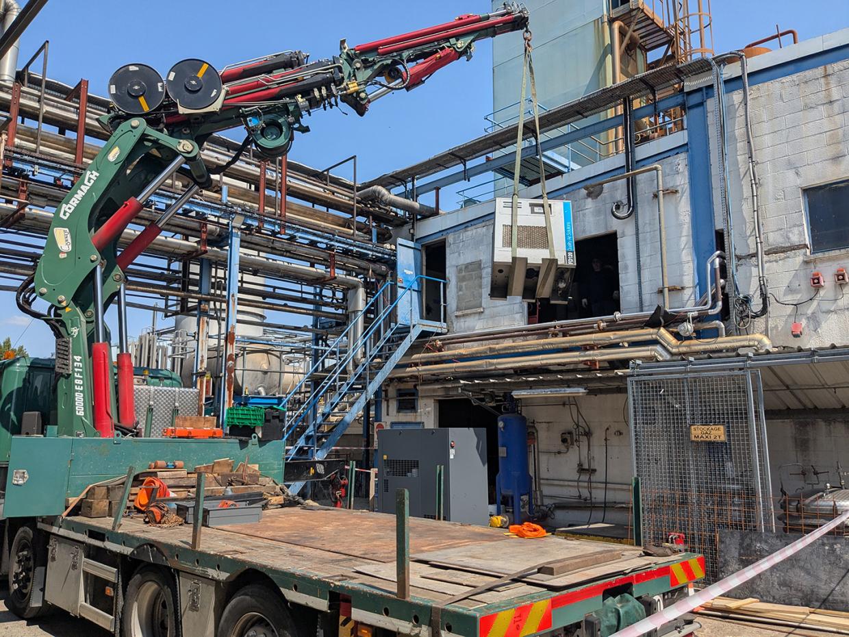 Lifting and Handling of a compressor by Bonal Manutention