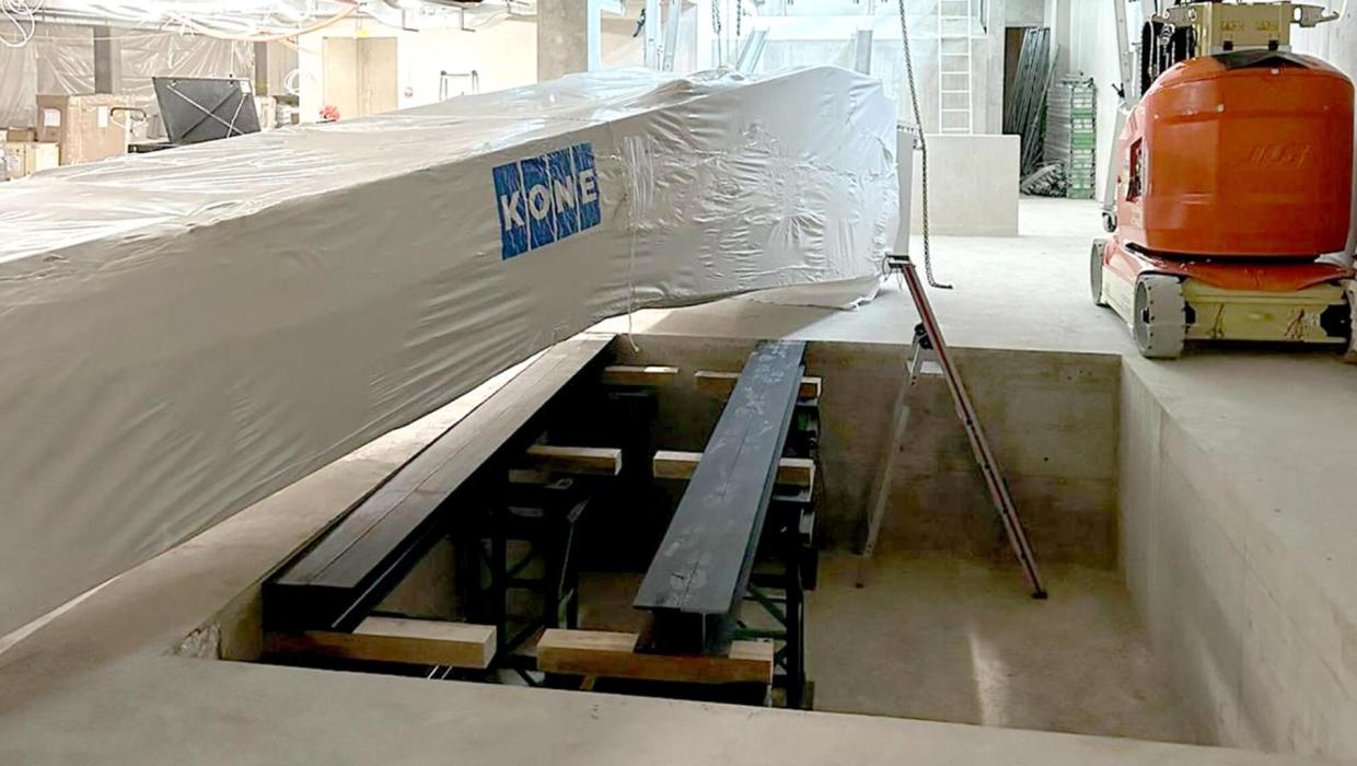 Manutention et installation d'escaliers mécaniques à Vernier en Suisse 