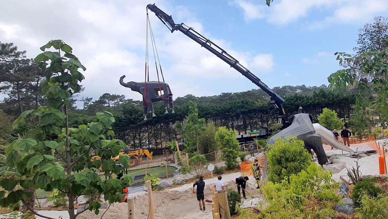 Handling and Hoisting of Monumental Sculptures in Lacanau