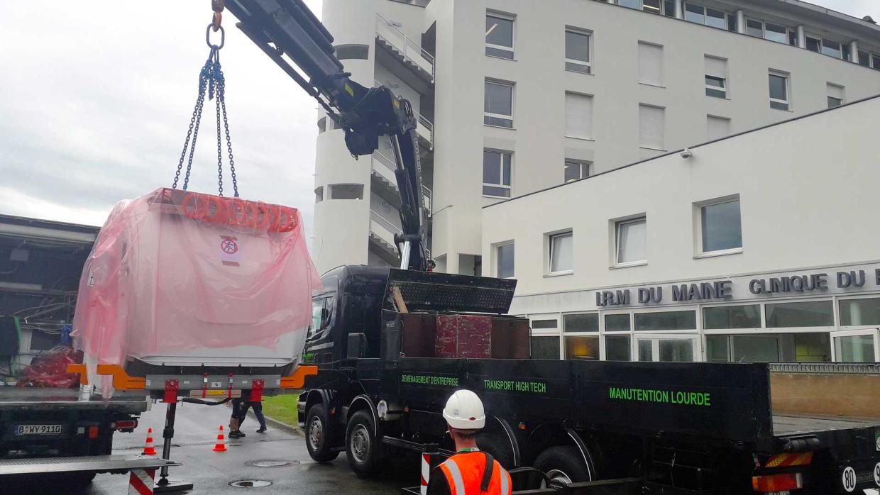 Grutage et manutention d’une IRM au Mans (72) 