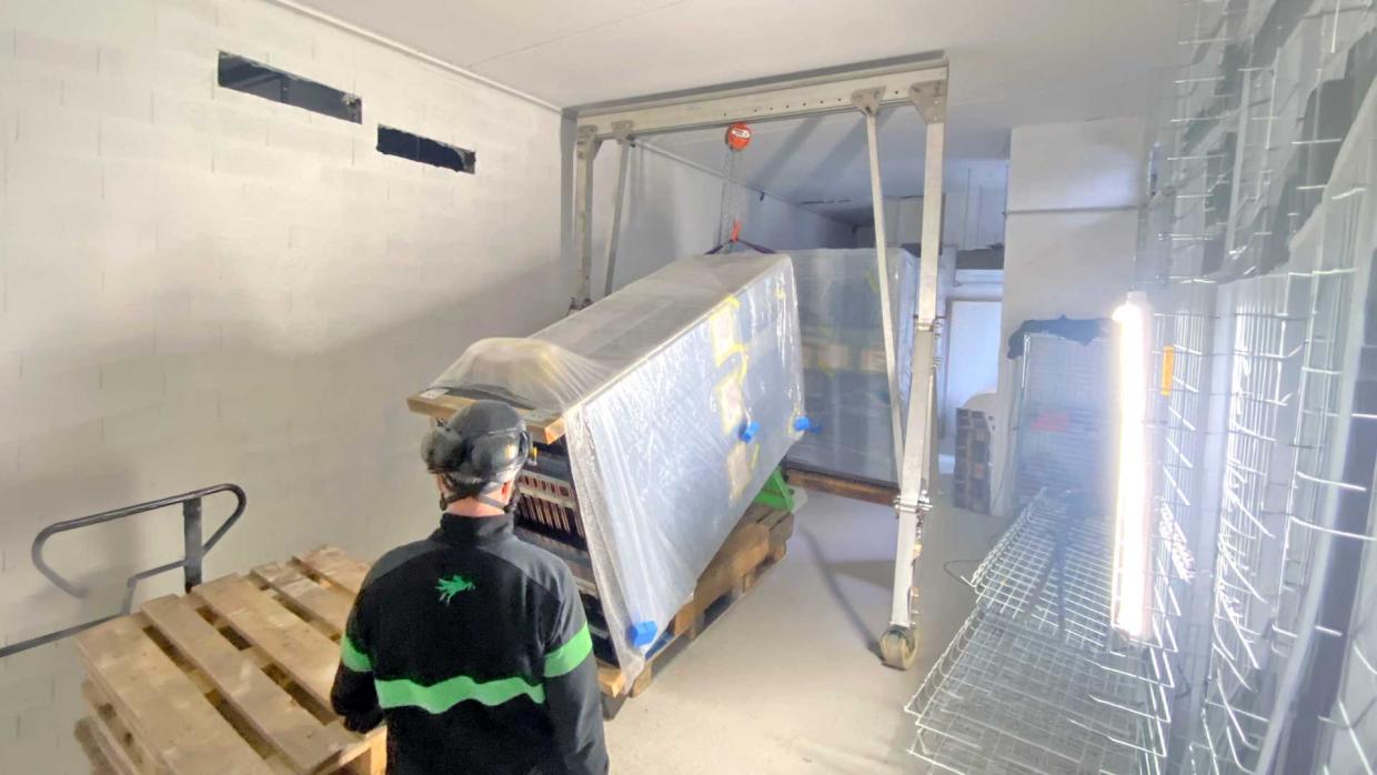 Manutention d’un TGBT au nouveau CHU de Caen (14)