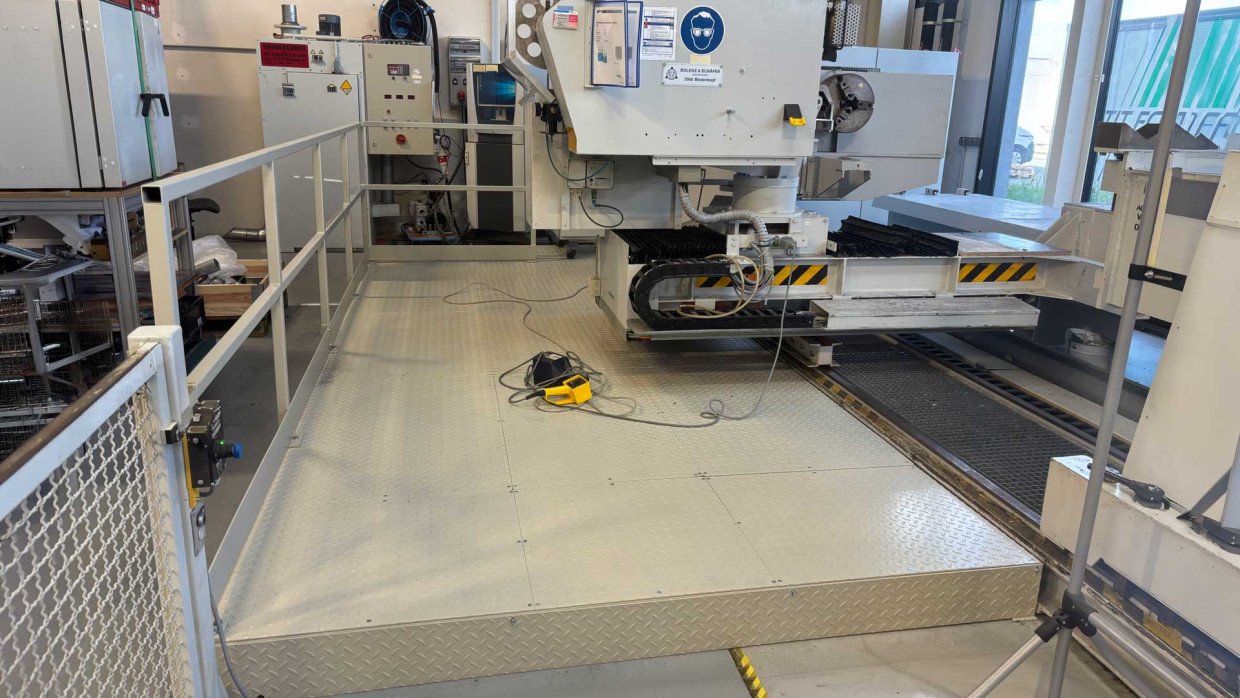 Fabrication et installation de plateforme métallique dans une usine aéronautique en Île-de-France