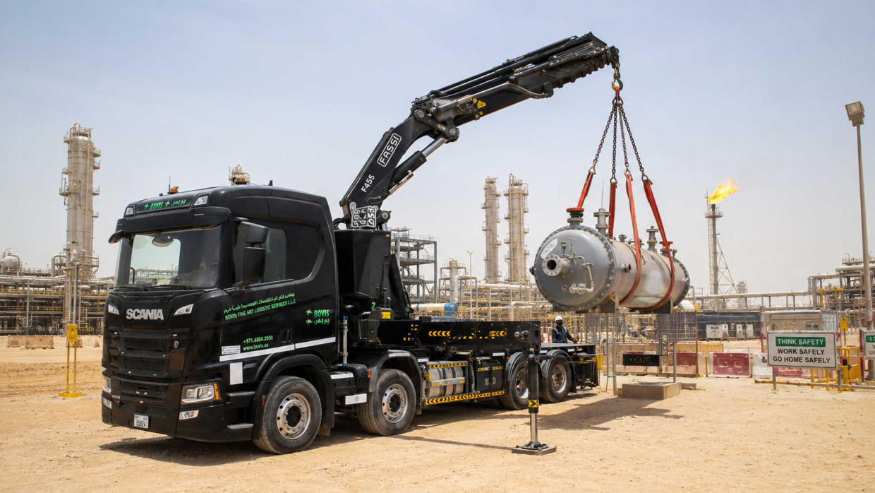 Servicios de manipulación de cargas pesadas para la industria del petróleo y el gas en los Emiratos Árabes Unidos