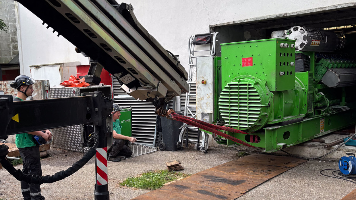 Precision Handling in the Energy Sector near Bordeaux