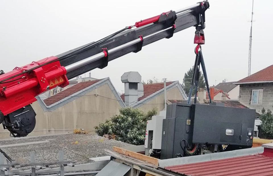 Levage et manutention lourde par le toit de bâtiments par Bovis STMO