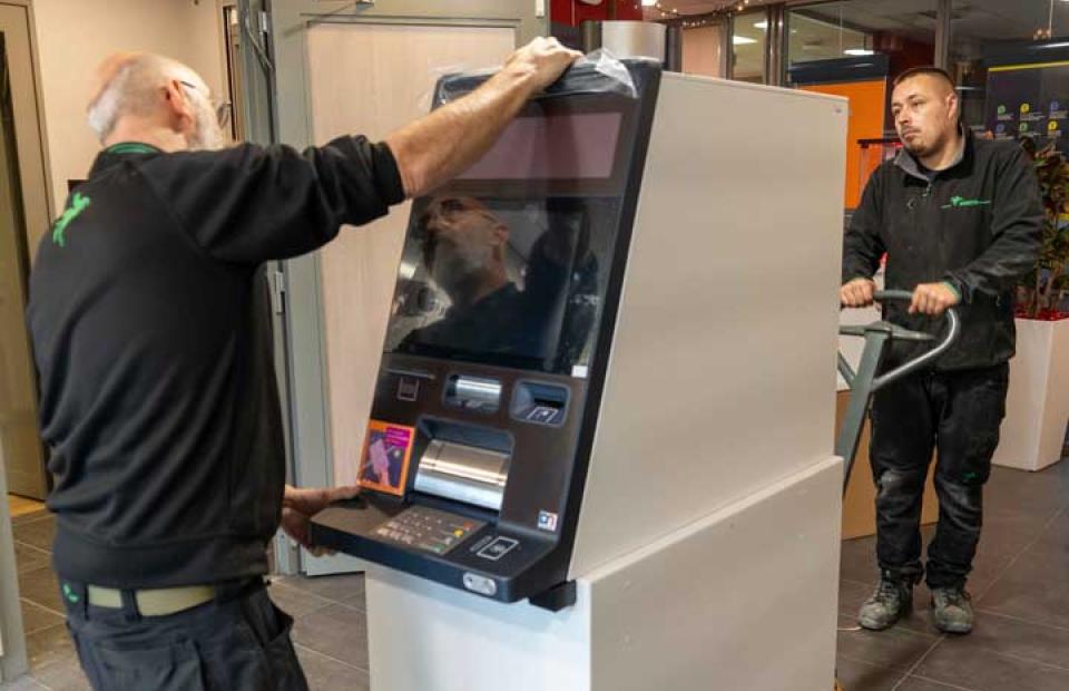 Livraison d'automate bancaire