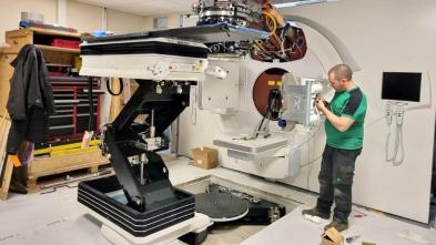 Delivery and installation of a particle accelerator near Bordeaux