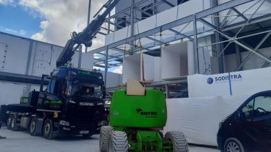 Delivery and Rooftop Crane Installation of Large-Format Printing Machines in Paris