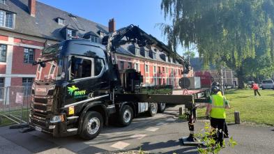 Livraison par bras de grue de matériel de sécurité à Arras (62)