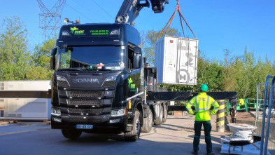 Levage d’une borne de recharge électrique à Hautmont (59) 