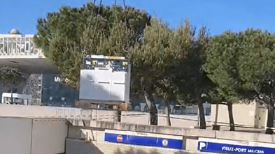 Grutage de haute technicité dans les Bouches du Rhône à Marseille réalisée par BOVIS Escolan